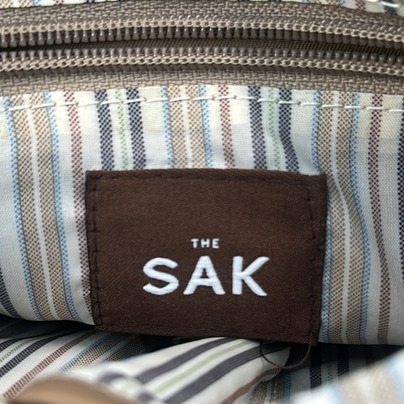 Handcrafted Brown Crossbody Bag with Tassel - Picture 8 of 9